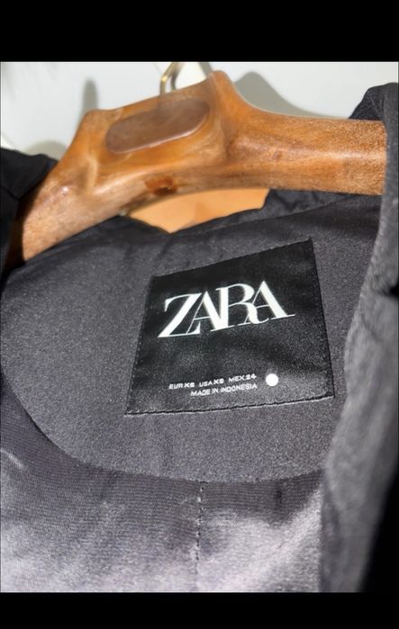 Gabardine preta Zara