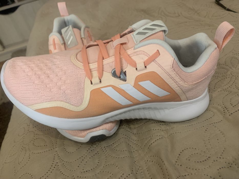 Кросовки adidas бу в хорошем состоянии