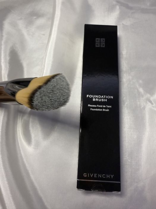 Пензлик для тону Givenchy