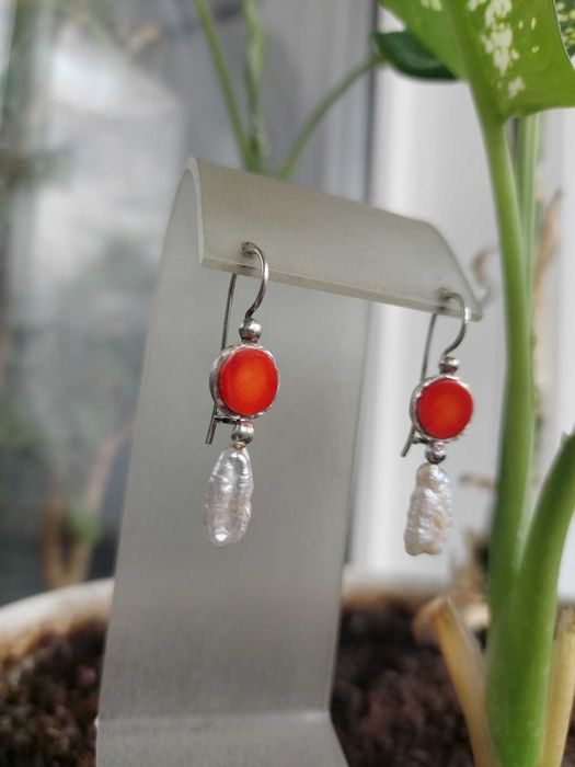 серебряные серьги с кораллами и жемчугом