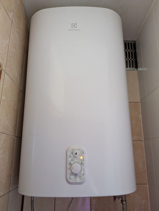 Elektryczny podgrzewacz wody (bojler) Electrolux EWH 80 AZR EEC