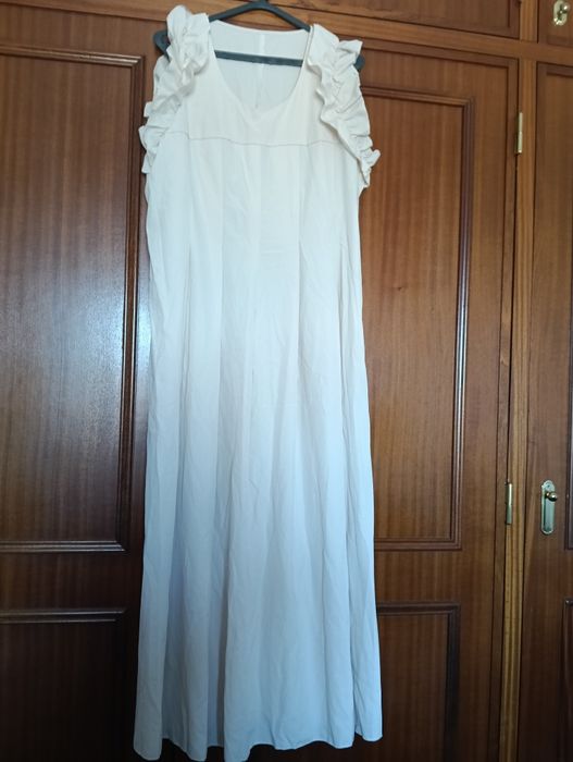 Vestido comprido em bege