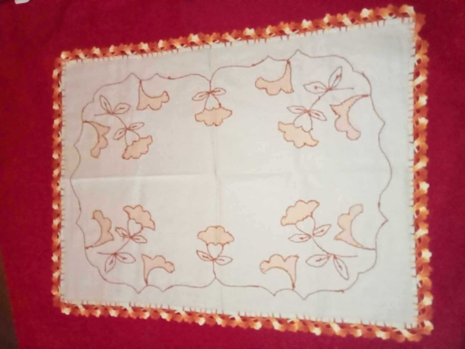 Pano bordado à mão