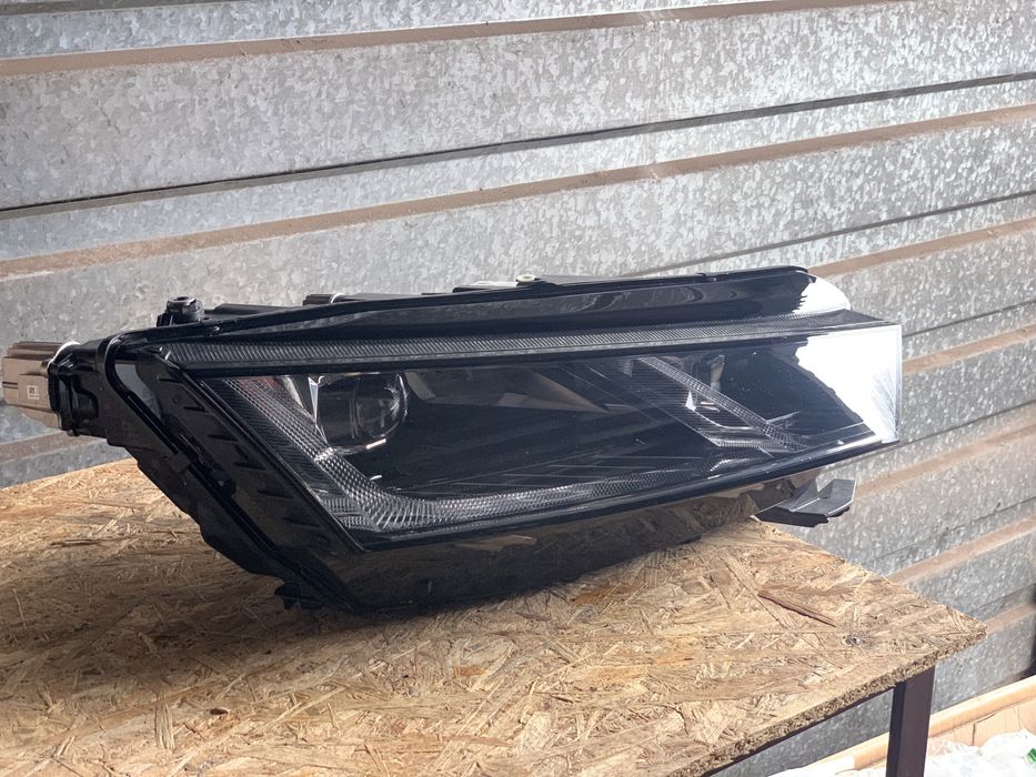 Фара передня права Шкода Октавія А8, Skoda Octavia A8 5E4 941 016 А