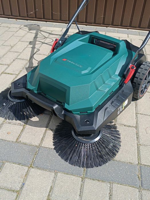 Sprzedam prawie nie używaną zamiatarkę akumulatorową Parkside