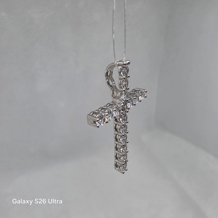 Хрестик з білого золота. Sovissimo. Новий.