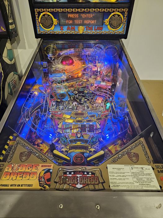 Pinball flipper Sędzia Dredd