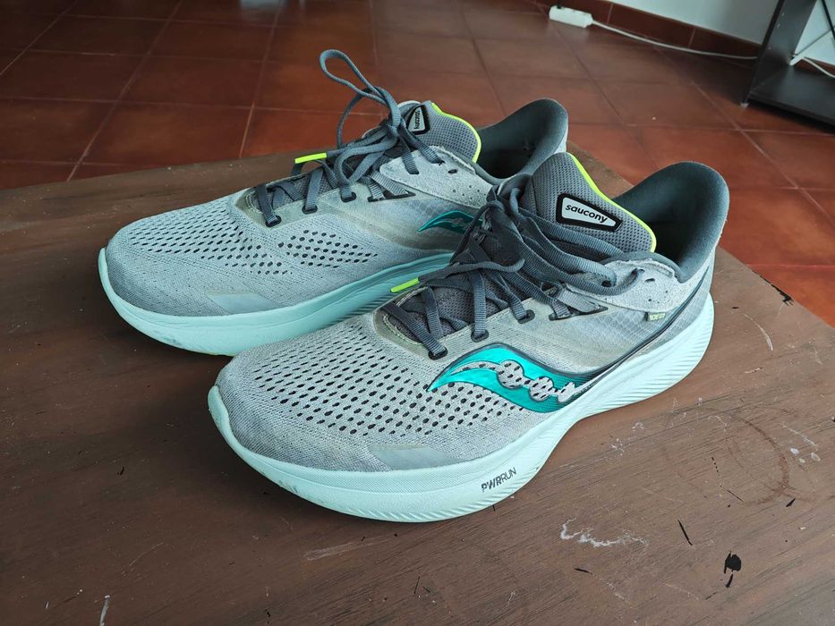 Sapatilhas Saucony Ride 15 GTX, tamanho 46 (palmilha de 31 cm).
