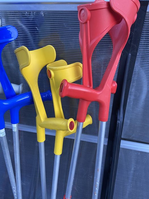 Костилі, милиці, парами та поштучно