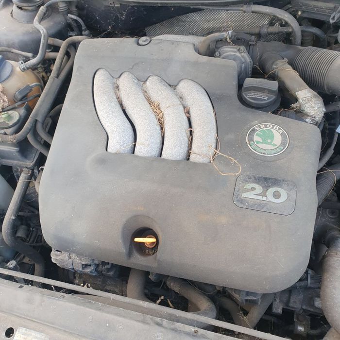 Skoda Octavia I kombi 2.0 benzyna, automat kolor granatowy na częsci