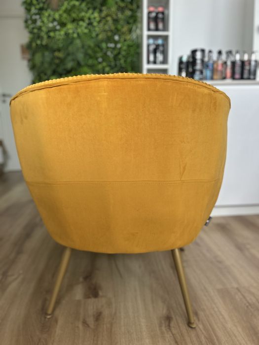 Cadeirão/Sofá braços "solado" em veludo ocre LEROY MERLIN