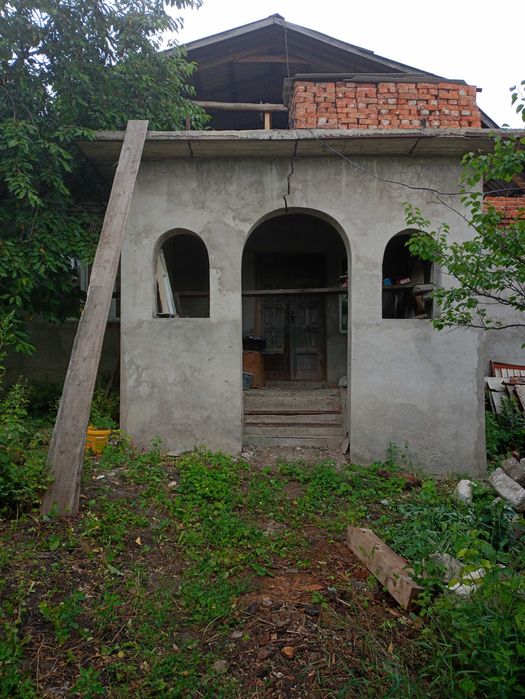 Продам два будинки на одному подвір'ї Підзамче