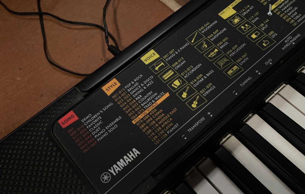 Yamaha PSR-F52 teclado indicado para iniciantes (como novo)