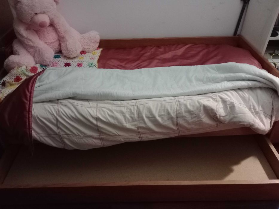 Cama solteiro com gaveta