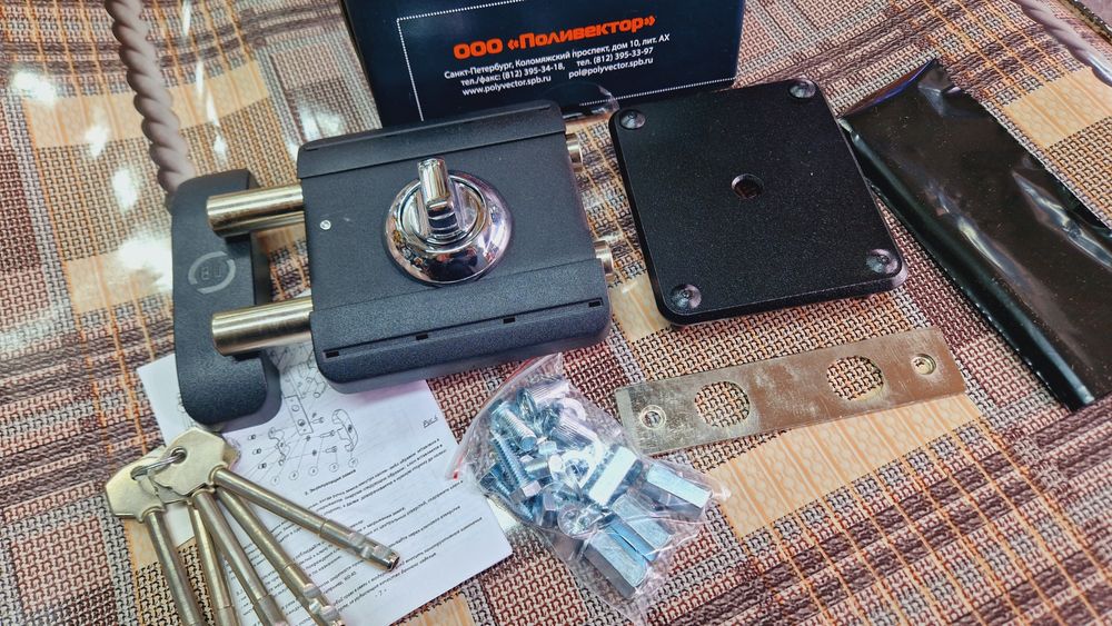 Новый.  Накладной замок Барьер Каре. Высшего качества!