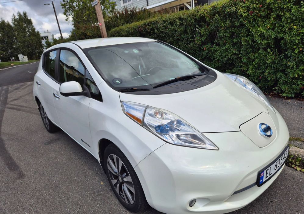 Nissan Leaf 2014 року TEKNA 24кВт з Європи!