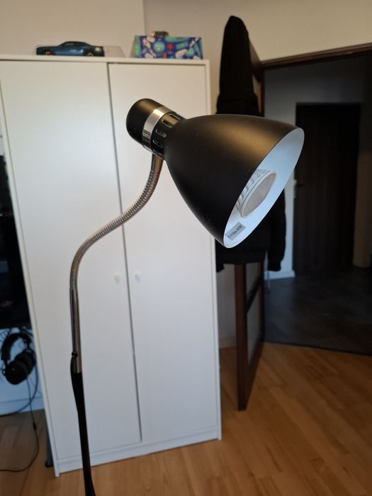 Lampa stojącA HANSSON (czarna / chrom)