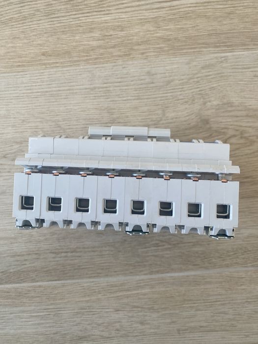 SF463 Hager, перемикач введення резерву. I-0-II трипозиційний 3P+N