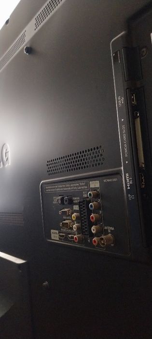 Televisão LG com comando incluído
