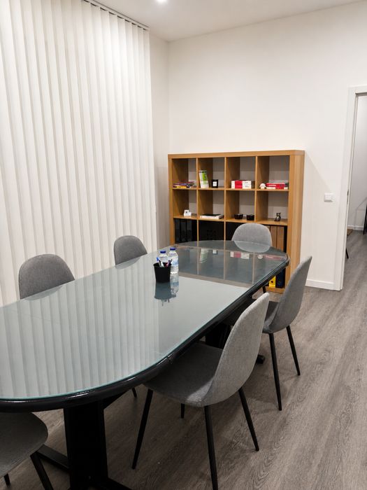 Mesa de reunioes com vidro