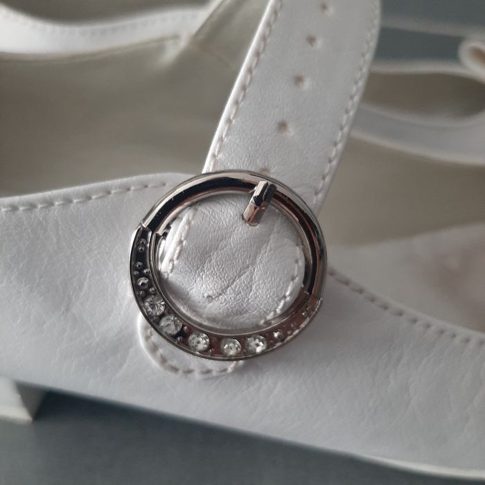 Buty komunijne skórzane białe