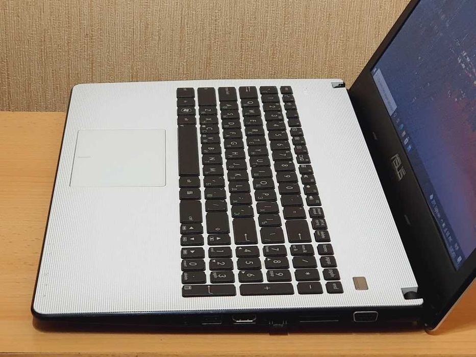 Ноутбук Asus AMD Dual-Core E2-1800 RAM 4Gb HDD 500Gb Батарея 6 годин, встановлена нова оригінальна батарея (0% зносу программа AIDA64).