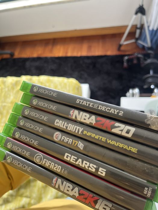 Xbox one S 1T + 2 comandos e jogos