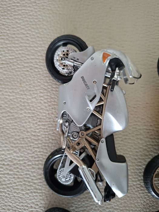 Colecção 4 motas Ducati Maisto anos 90