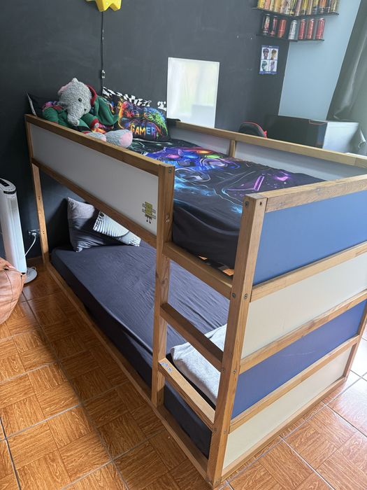 Cama kura ikea sem colchao mas vai com dossel de dinosauro.