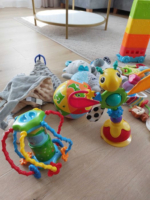 Zestaw zabawek dla niemowlaka i starszego dziecka