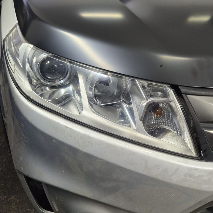 Lampa prawy przód  suzuki vitara  3