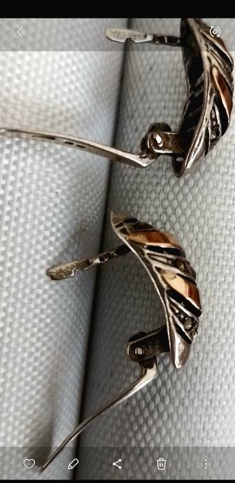 Bonitos Brincos em ouro 19 kilares para orelhas furadas em excekente