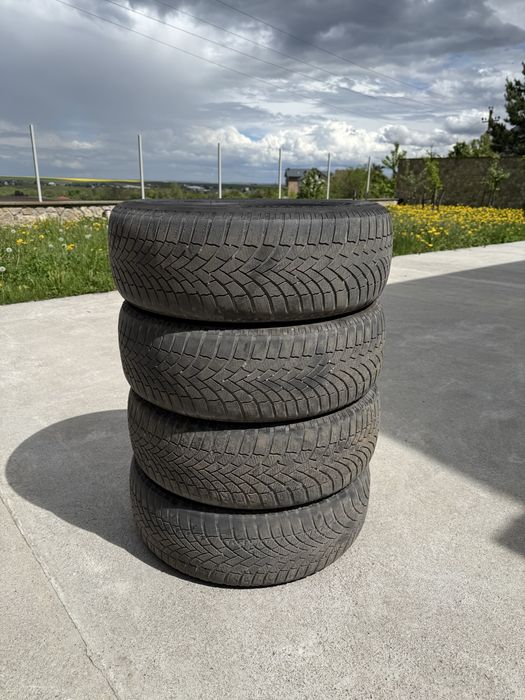 Продам шини Bridgestone Blizzak LM005 205/60 R16 2 штуки