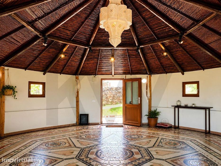 Quinta Boémia no Algarve com Piscina e Espaços Criativos