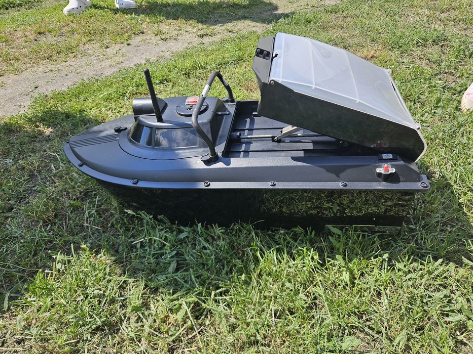 Łódka zanętowa JABO-2AG GPS 12h pływania