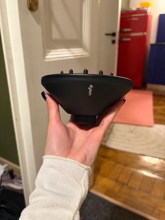 Оригинальная насадка для кудрявых волосна фен Dyson