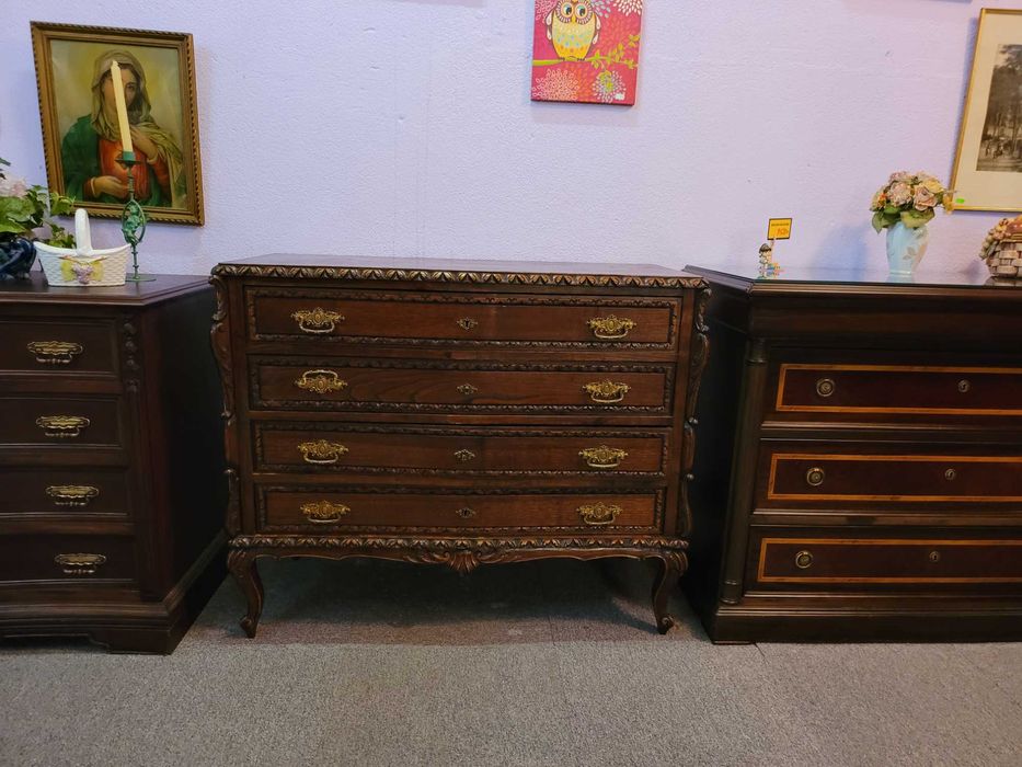 Cómoda antiga em óptimo estado