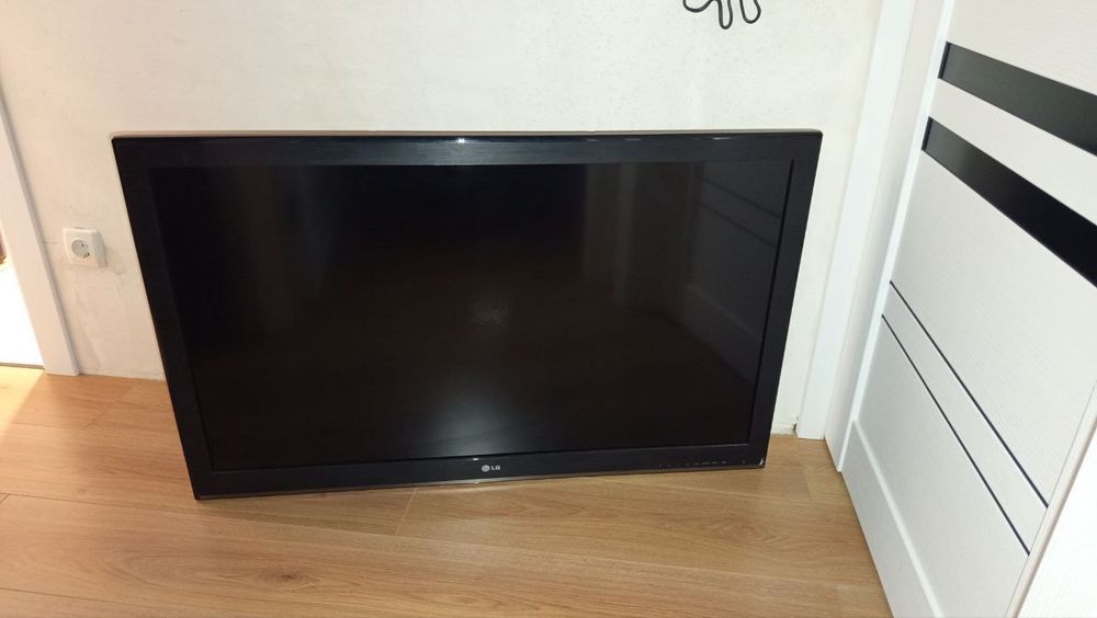 Продається телевізор LG 42"
