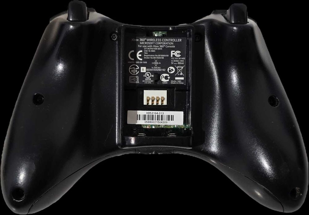 Konsola Microsoft Xbox 360 Slim 250 GB / 2 pady / czarny