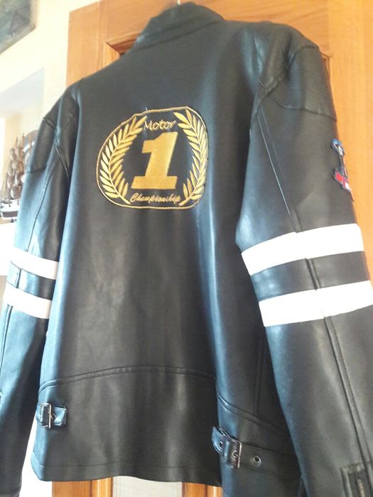 Мотоэкипировка-куртка,шлем,кофр.