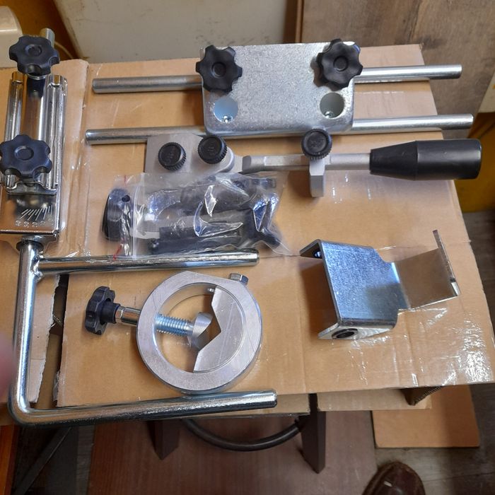 Szlifierka wolnoobrotowa do ostrzenia noży, nożyczek i dłut.