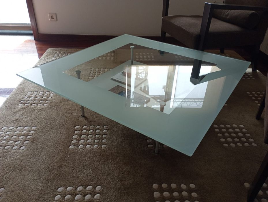 Mesa em vidro em bom estado
