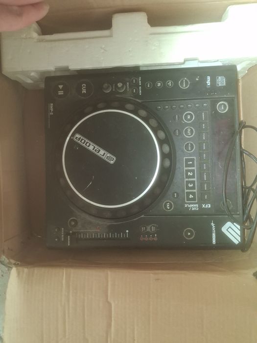 Mesa de dj em funcionamento