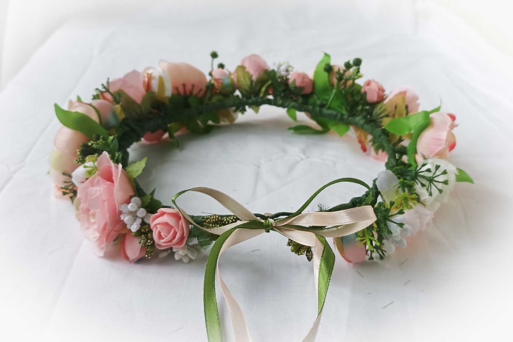 Віночок з квітів на голову