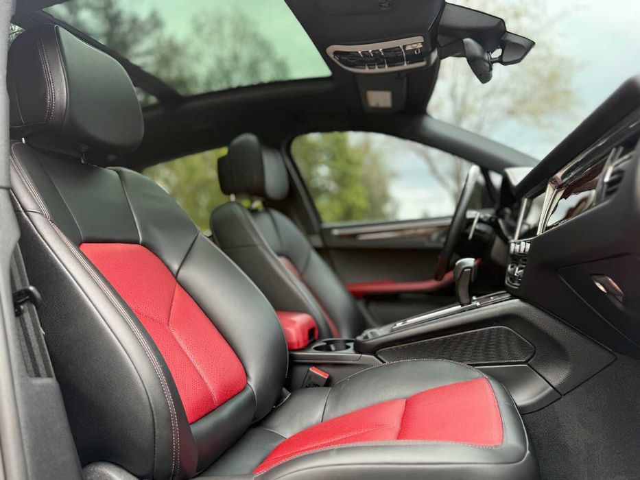 Porsche Macan      2022