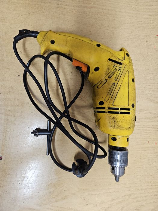 Wiertarka elektryczna 230V, sprawna, uchwyt na kluczyk + kluczyk