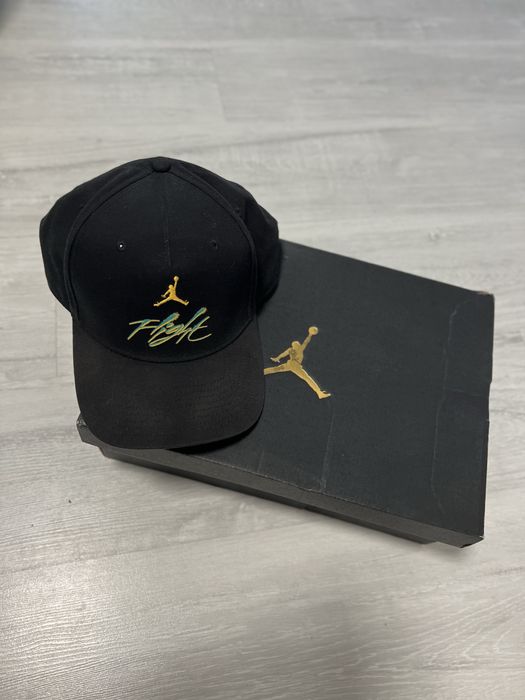 Бейболка б/у в гарному стані , люба по 300грн