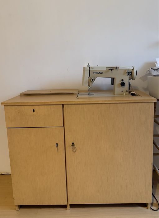 Maszyna do szycia Łucznik Predom 466 z szafką