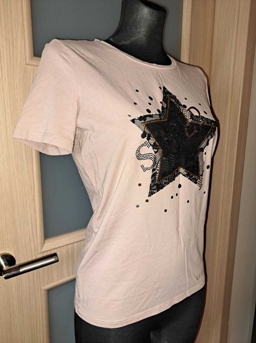 Bluzka tshirt Guess pudrowy róż star gwiazda Los Angeles