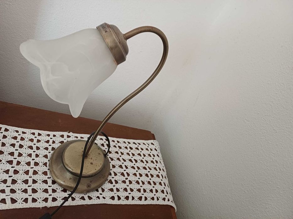 Conjunto Candeeiro de teto e mesas de cabeceira